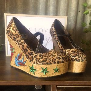 Tall leopard pin up wedges